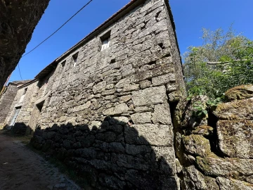 Moradia T3 para Venda em Castro Laboreiro e Lamas de Mouro