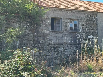 Moradia T3 para Venda em Castro Laboreiro e Lamas de Mouro