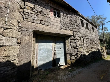 Moradia T3 para Venda em Castro Laboreiro e Lamas de Mouro