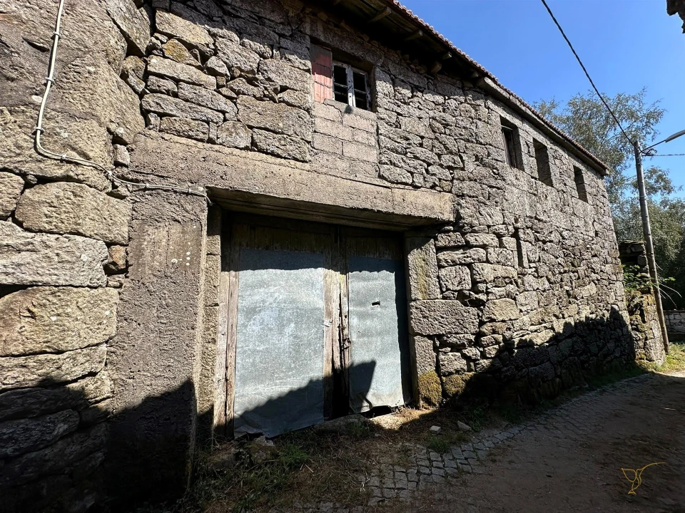 Moradia T3 para Venda em Castro Laboreiro e Lamas de Mouro Foto 1