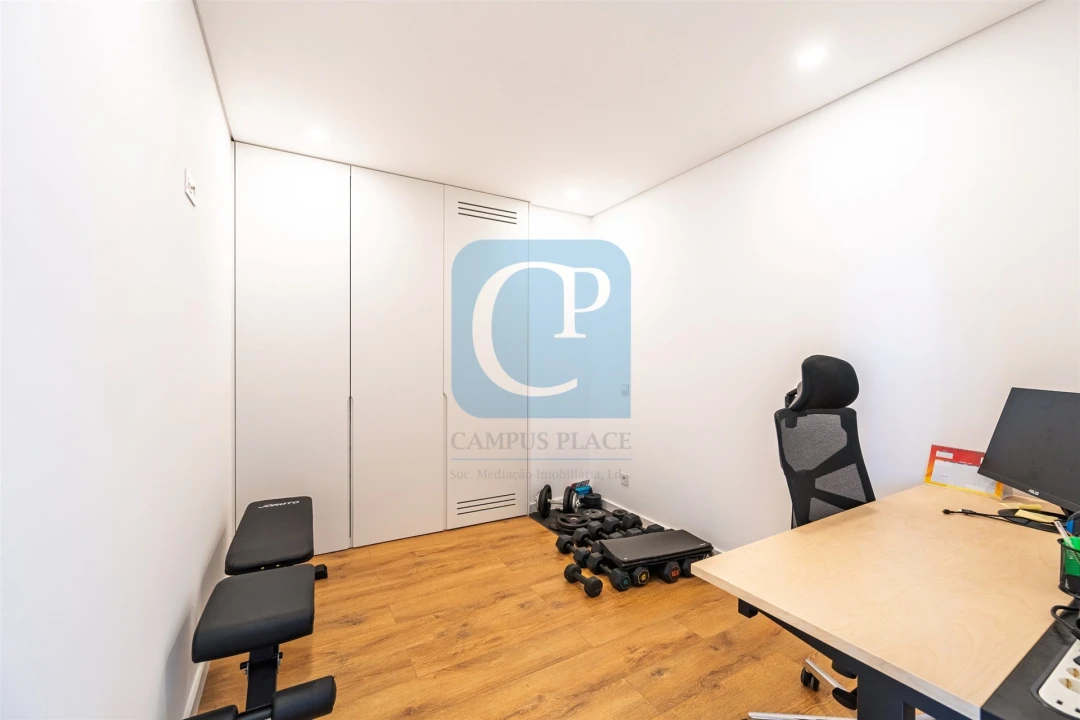Apartamento T2 para Arrendamento em Pedrouços Foto 14