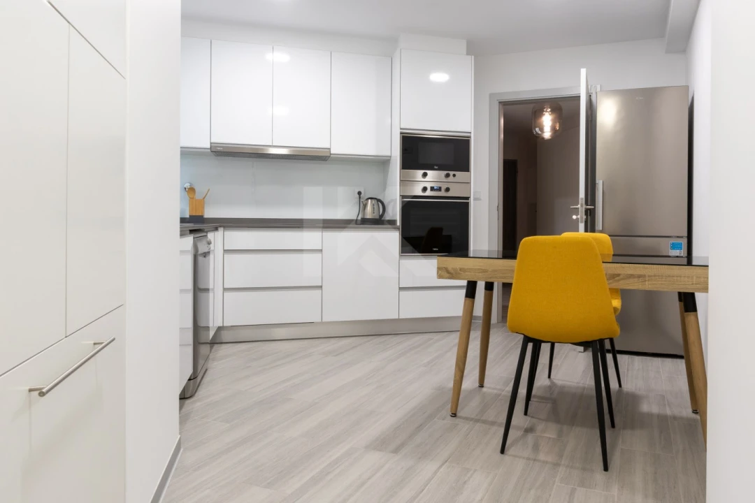 Apartamento T1 para Arrendamento em São Martinho Foto 18