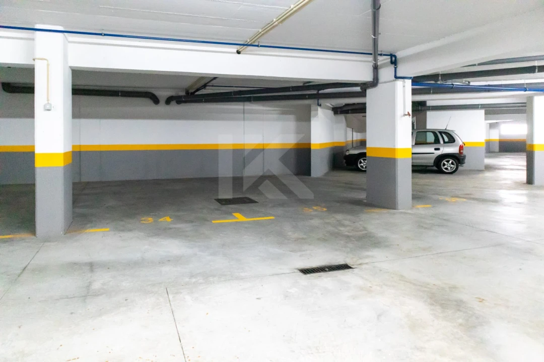 Apartamento T1 para Arrendamento em São Martinho Foto 27