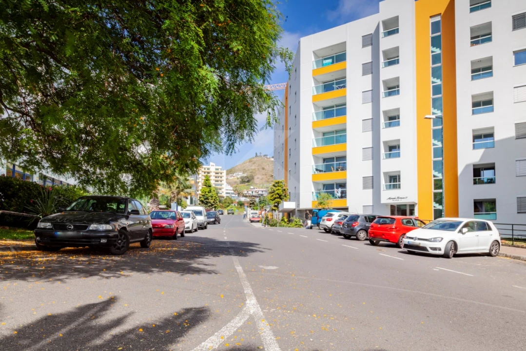 Apartamento T1 para Arrendamento em São Martinho Foto 30