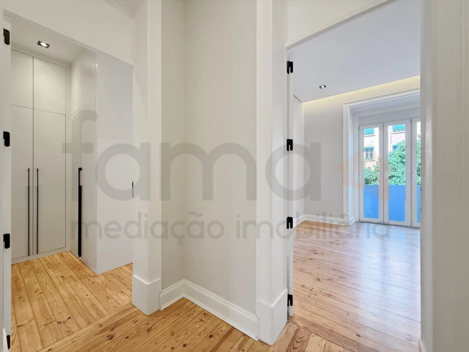 Apartamento T3 para Venda em Areeiro Foto 2