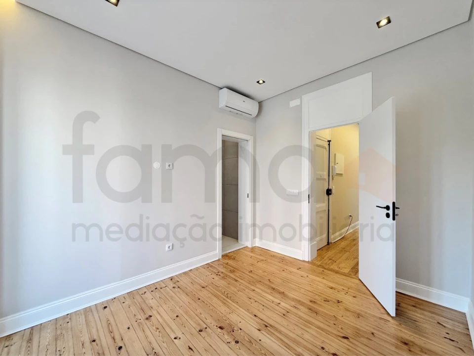 Apartamento T3 para Venda em Areeiro Foto 4