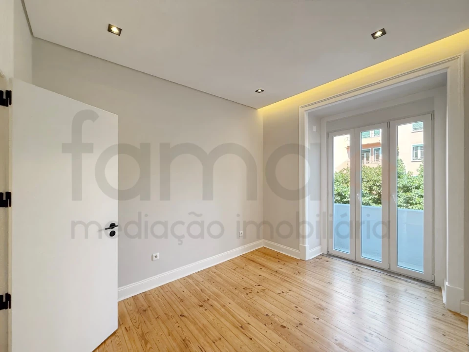 Apartamento T3 para Venda em Areeiro Foto 8