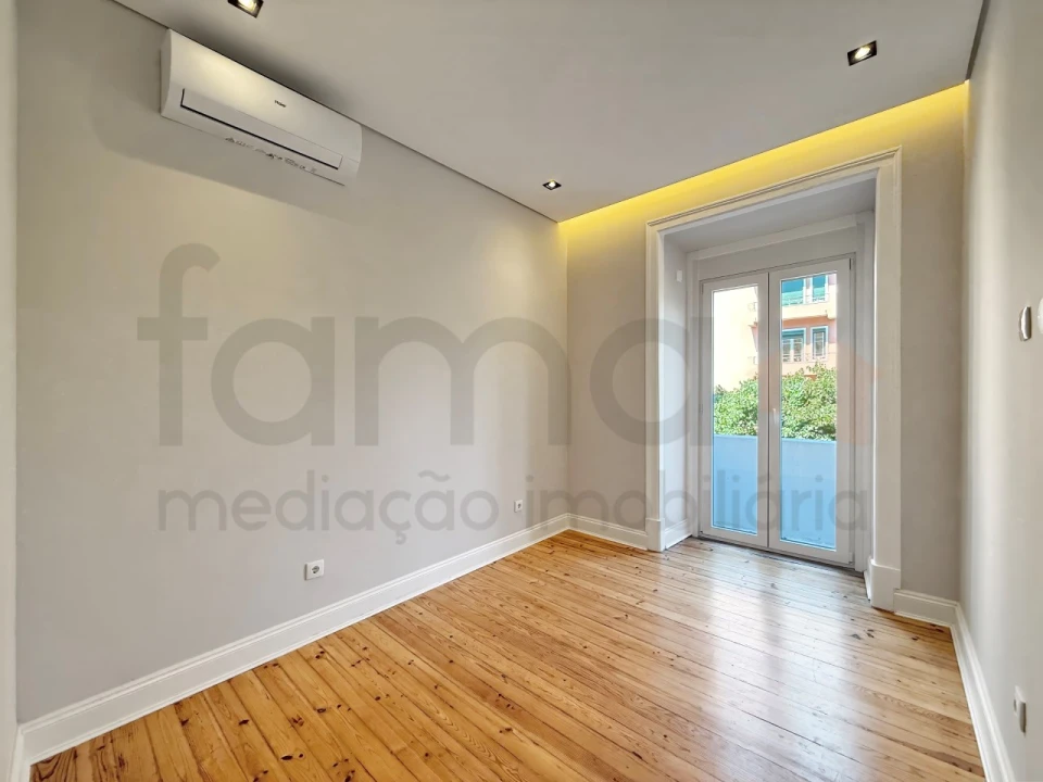 Apartamento T3 para Venda em Areeiro Foto 11