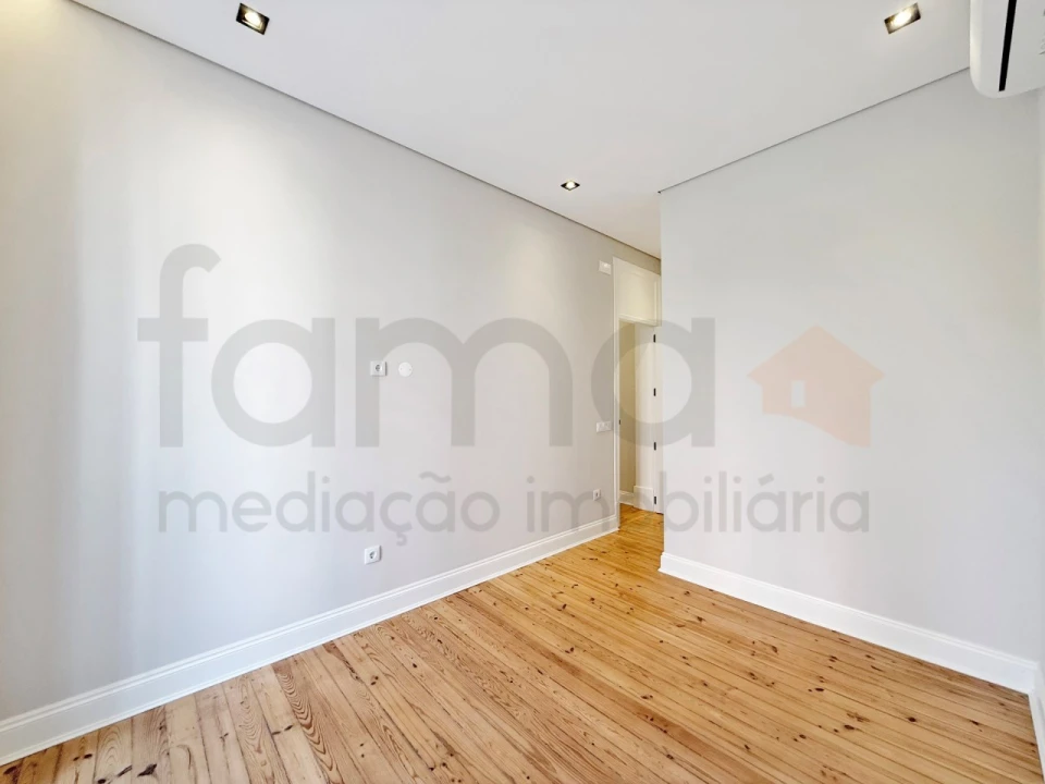 Apartamento T3 para Venda em Areeiro Foto 12