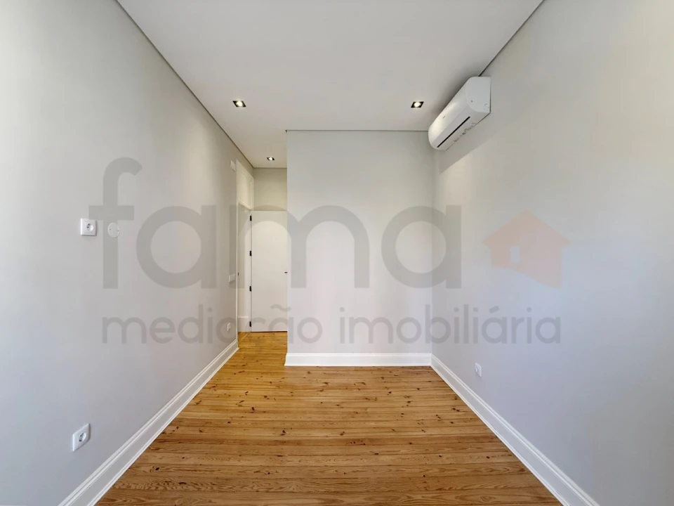 Apartamento T3 para Venda em Areeiro Foto 13