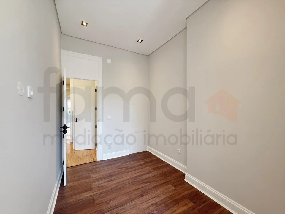 Apartamento T3 para Venda em Areeiro Foto 27