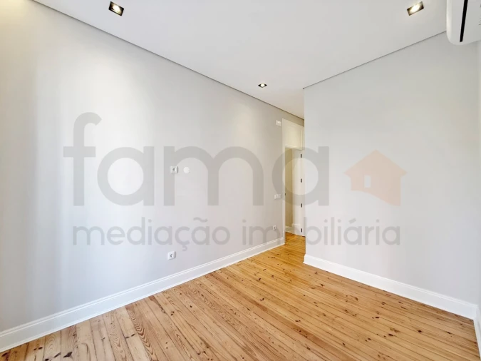 Apartamento T3 para Venda em Areeiro Foto 12