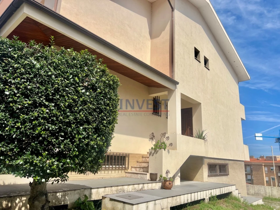 Moradia T5 para Venda em Gondomar (São Cosme), Valbom e Jovim Foto 5