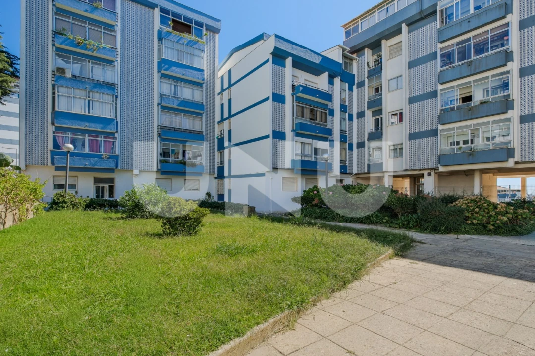 Apartamento T3 para Venda em Rio de Mouro Foto 3