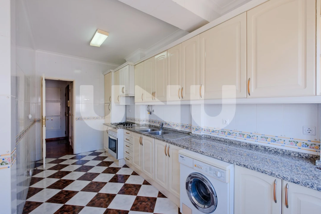Apartamento T3 para Venda em Rio de Mouro Foto 9