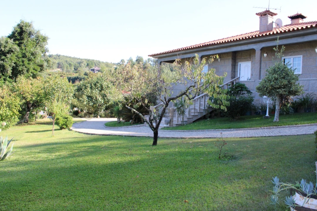 Moradia T3 para Venda em Avessadas e Rosém Foto 13
