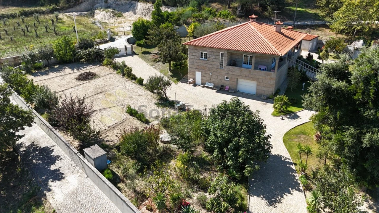 Moradia T3 para Venda em Avessadas e Rosém Foto 5
