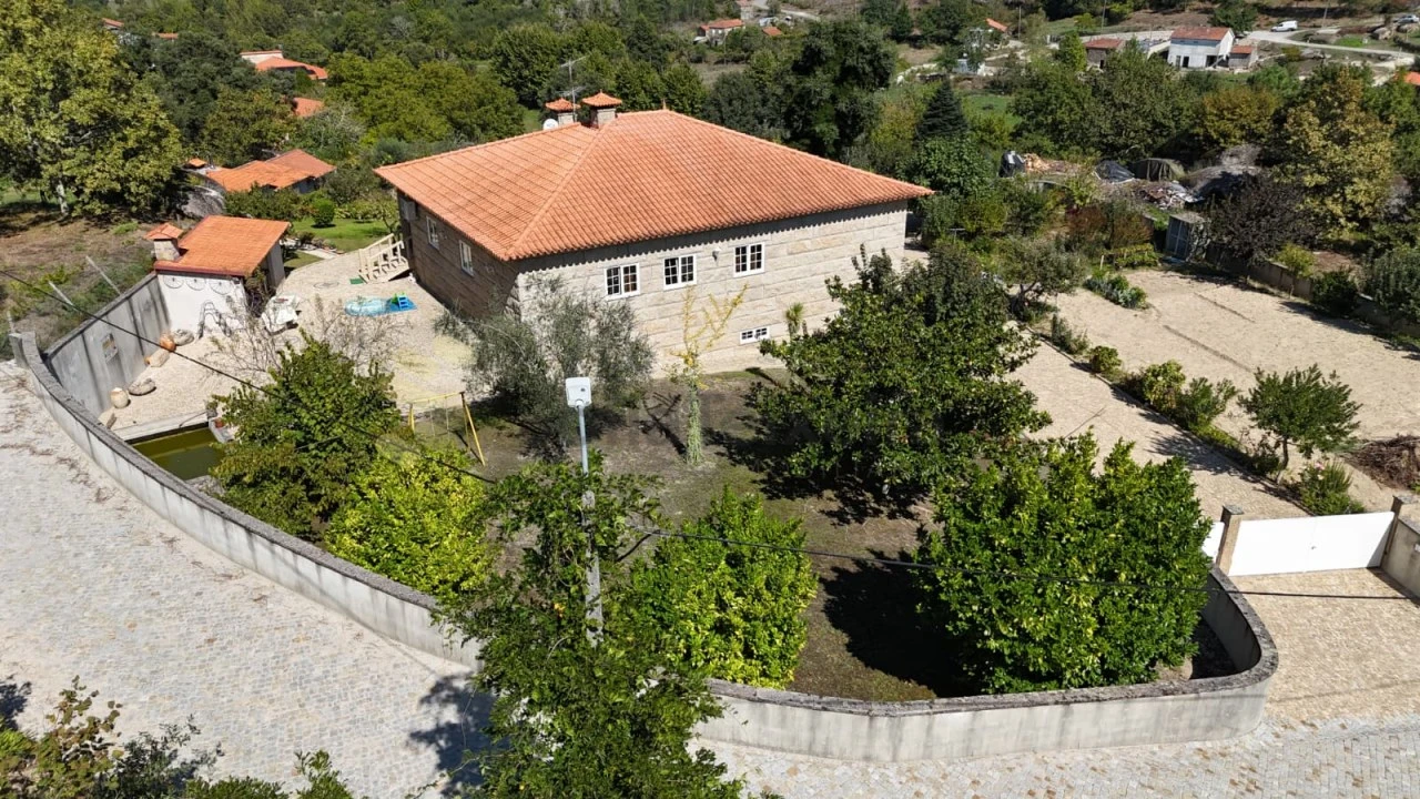 Moradia T3 para Venda em Avessadas e Rosém Foto 7