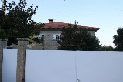 Moradia T3 para Venda em Avessadas e Rosém