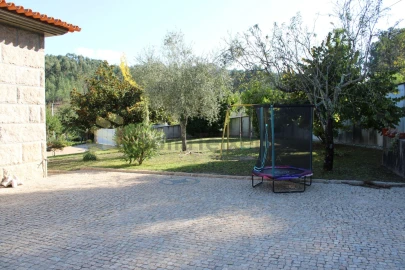 Moradia T3 para Venda em Avessadas e Rosém