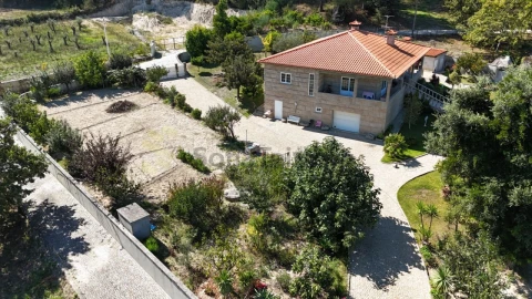 Moradia T3 para Venda em Avessadas e Rosém