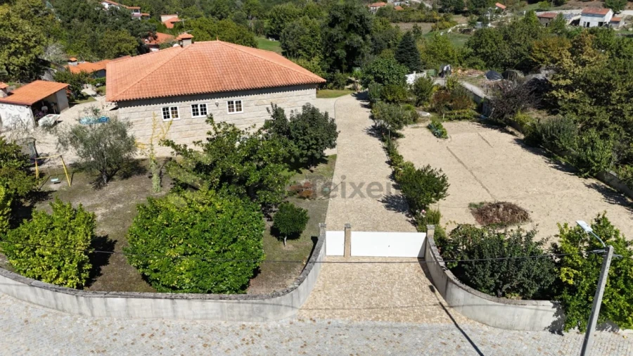 Moradia T3 para Venda em Avessadas e Rosém Foto 4