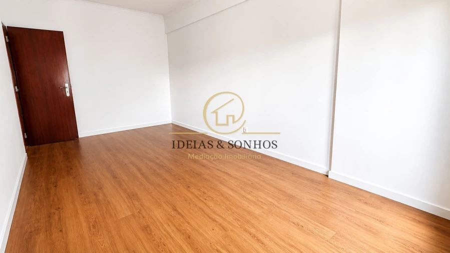 Apartamento T3 para Venda em Corroios Foto 16