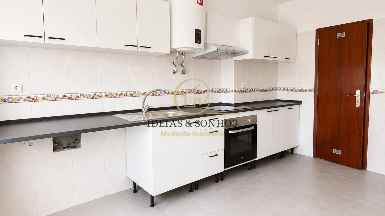 Apartamento T3 para Venda em Corroios Foto 2