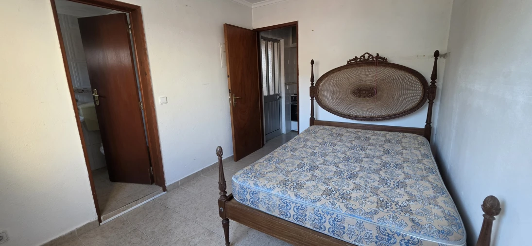 Apartamento T2 para Venda em Campolide Foto 9