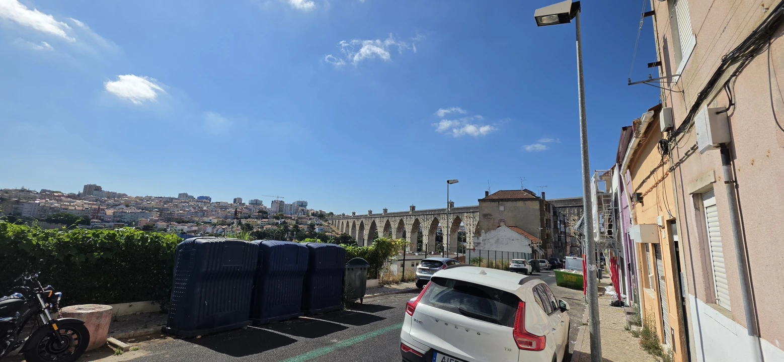 Apartamento T2 para Venda em Campolide Foto 2
