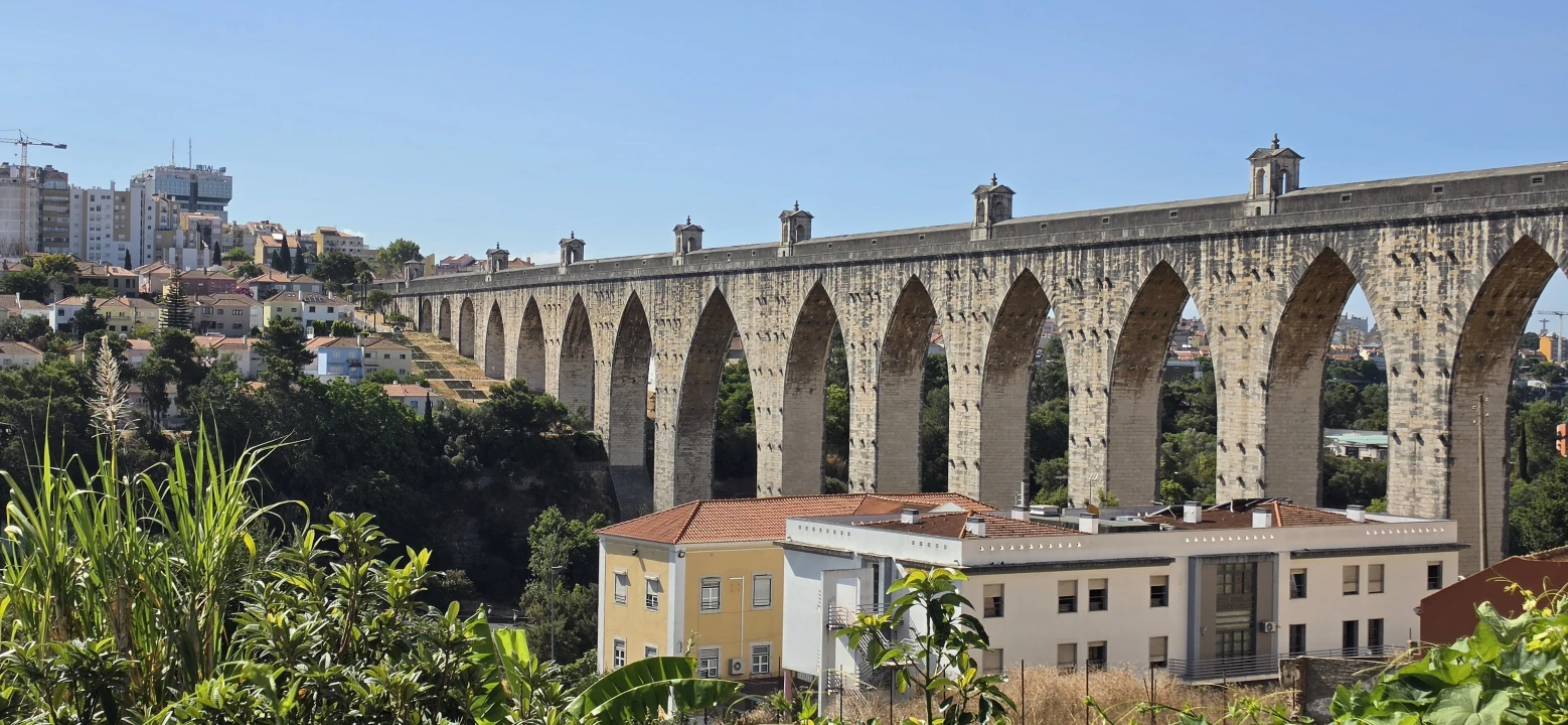 Apartamento T2 para Venda em Campolide Foto 3