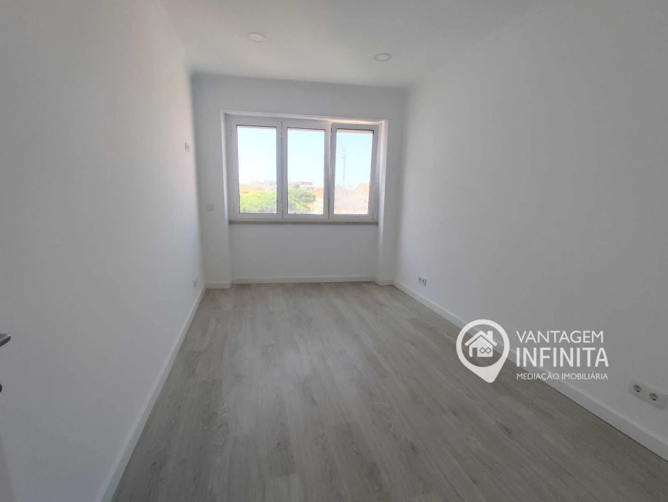 Apartamento T3 para Venda em Almada, Cova da Piedade, Pragal e Cacilhas Foto 8