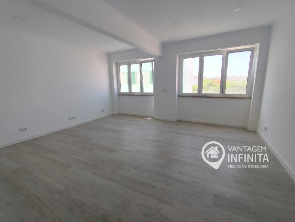 Apartamento T3 para Venda em Almada, Cova da Piedade, Pragal e Cacilhas Foto 2