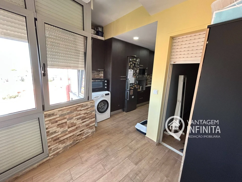 Apartamento T3 para Venda em Laranjeiro e Feijó Foto 18