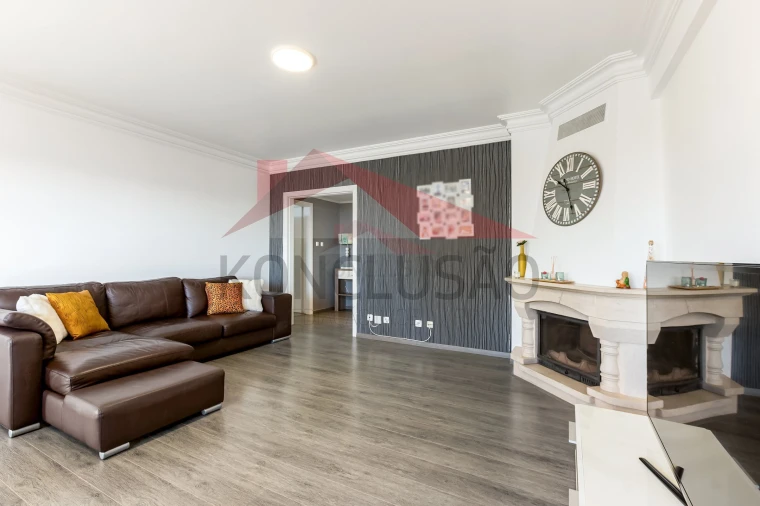 Apartamento T3 para Venda em Póvoa de Santa Iria e Forte da Casa Foto 5