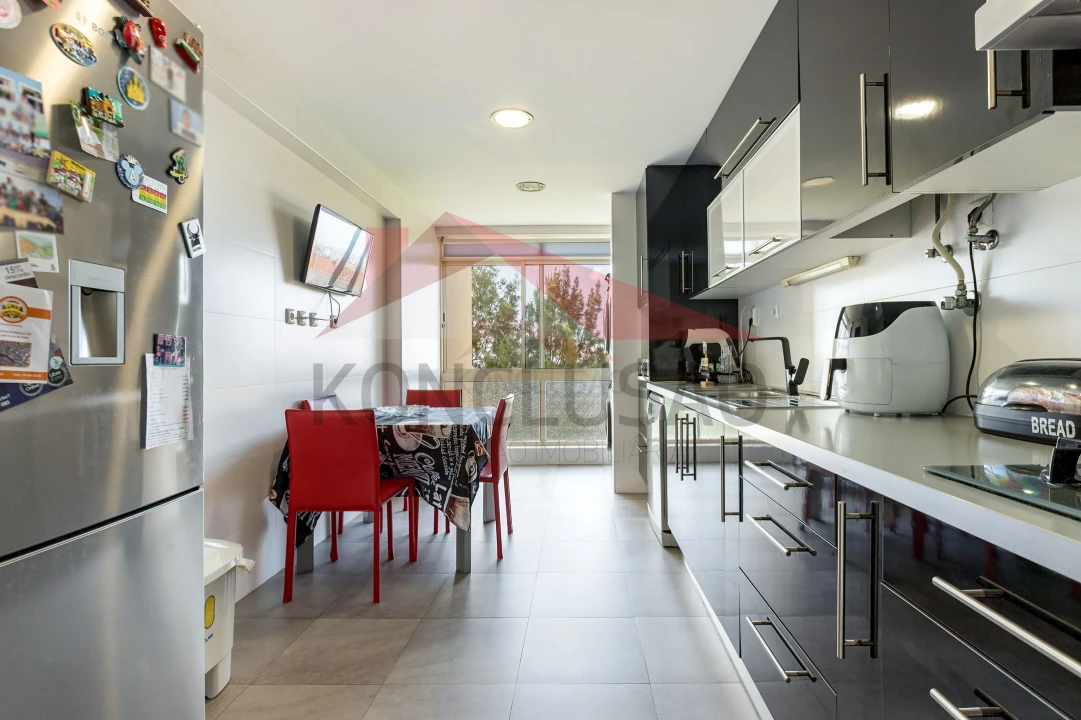 Apartamento T3 para Venda em Póvoa de Santa Iria e Forte da Casa Foto 1