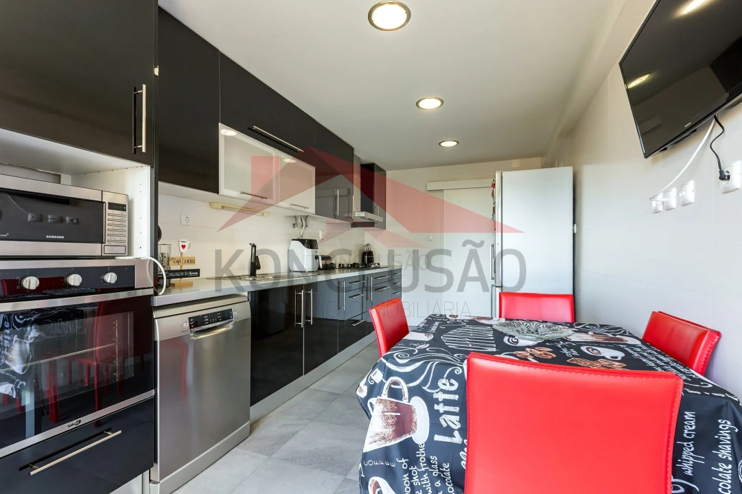 Apartamento T3 para Venda em Póvoa de Santa Iria e Forte da Casa Foto 2