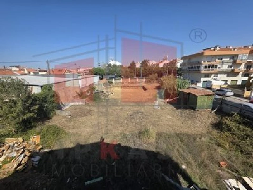 Terreno para Venda em Algueirão-Mem Martins Foto 1