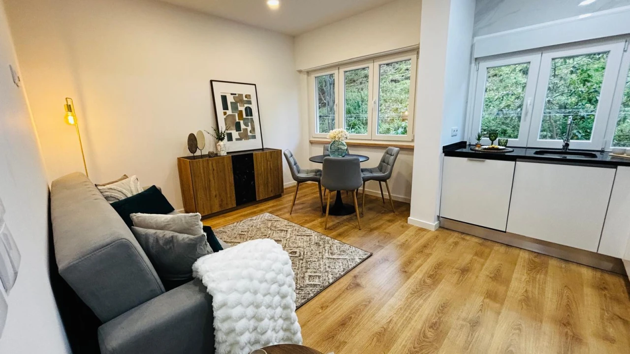 Apartamento T2 para Venda em Benfica Foto 5