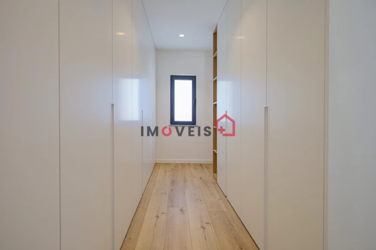 Moradia T4 para Venda em Milagres Foto 16