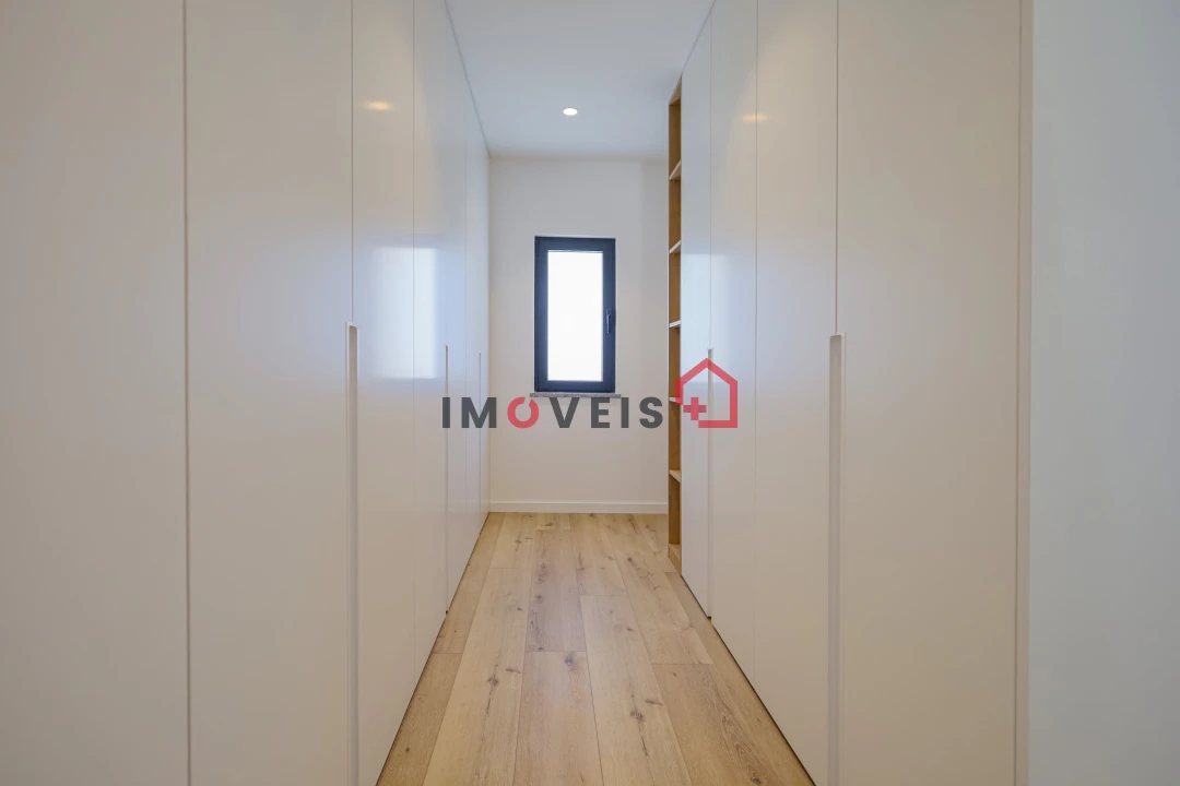 Moradia T4 para Venda em Milagres Foto 16
