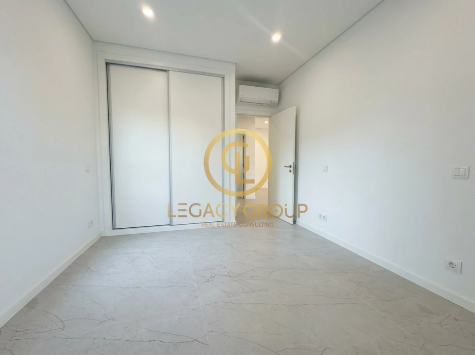 Apartamento T1 para Venda em Quarteira Foto 5