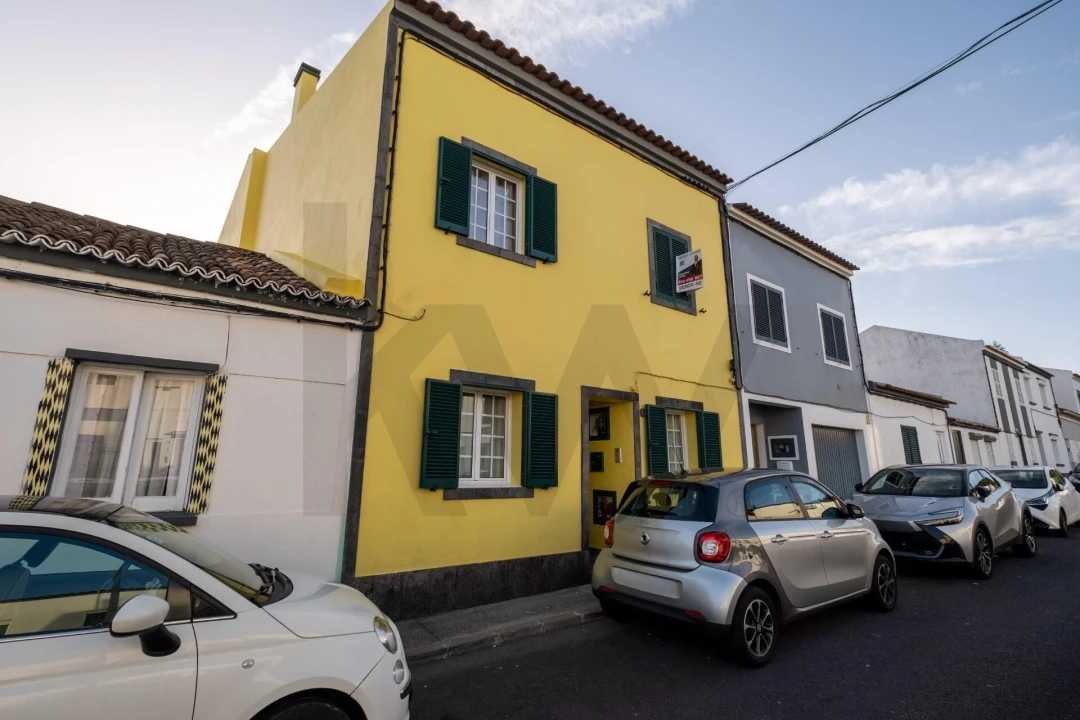 Moradia T4 para Venda em Ponta Delgada (São Pedro) Foto 2