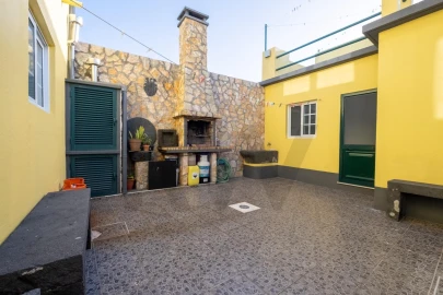 Moradia T4 para Venda em Ponta Delgada (São Pedro)