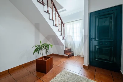 Moradia T4 para Venda em Ponta Delgada (São Pedro)