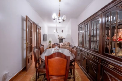 Moradia T4 para Venda em Ponta Delgada (São Pedro)