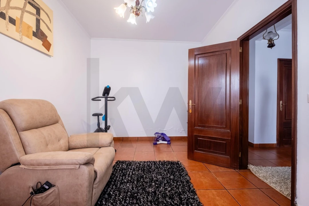 Moradia T4 para Venda em Ponta Delgada (São Pedro) Foto 4