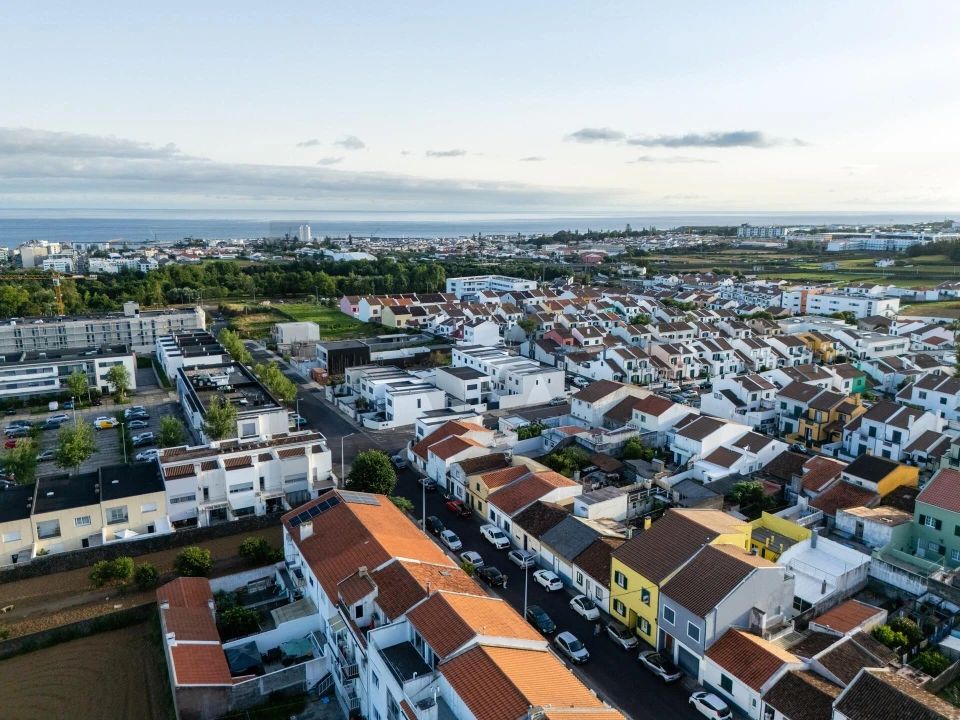 Moradia T4 para Venda em Ponta Delgada (São Pedro) Foto 32