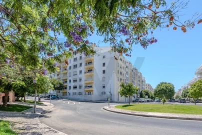 Apartamento T2 para Arrendamento em Carcavelos e Parede
