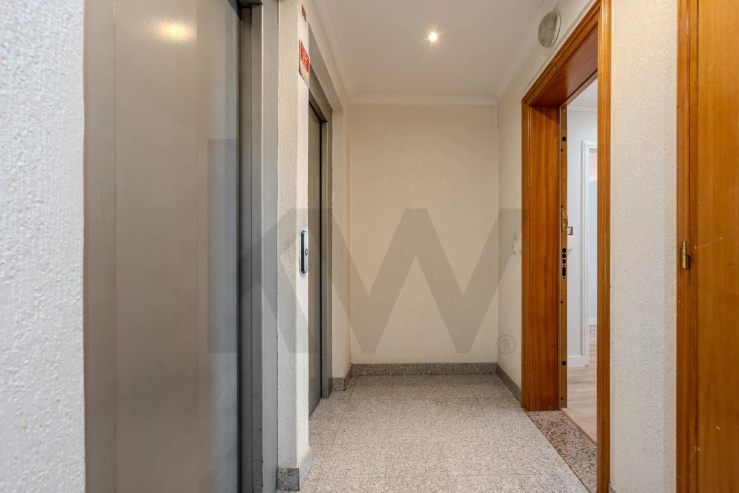 Apartamento T2 para Arrendamento em Carcavelos e Parede Foto 31